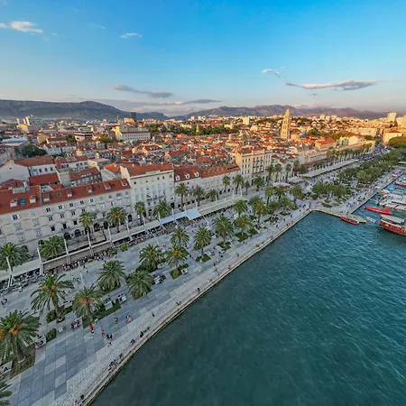 Tales Of Split, In Center, 100m From Sea Lägenhet Split